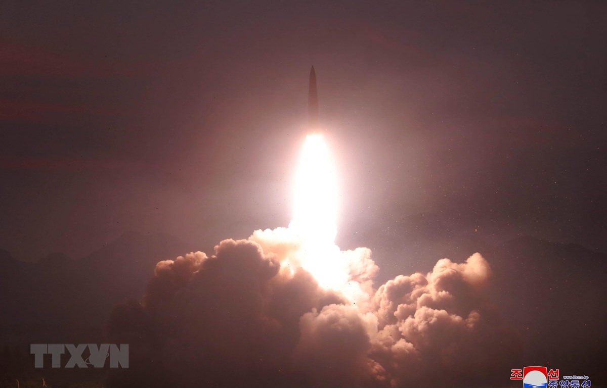 Một vụ phóng thử tên lửa dẫn đường chiến thuật kiểu mới của Triều Tiên ngày 6/8/2019. (Ảnh: Yonhap/TTXVN)