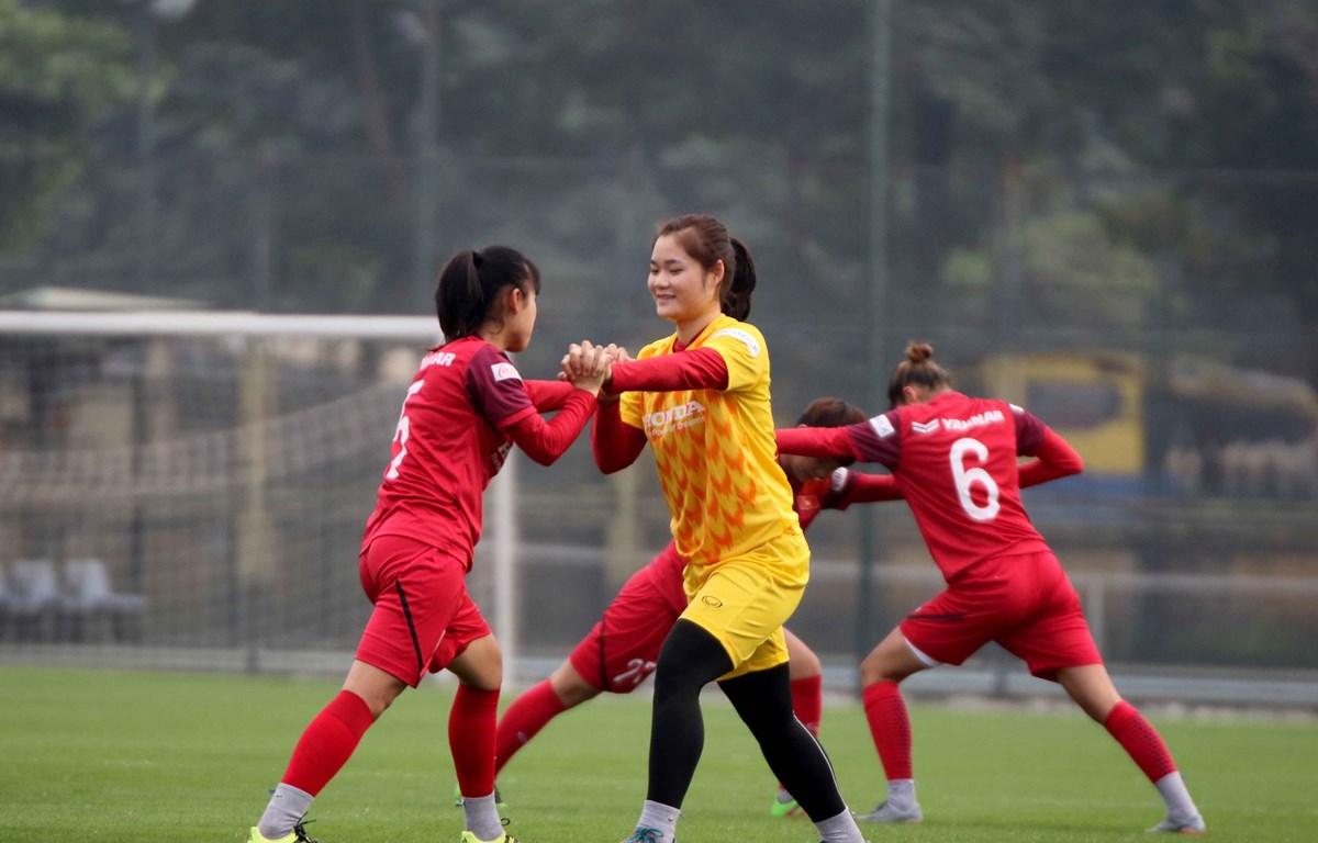 Đội tuyển nữ Việt Nam có thêm cơ hội trong cuộc đua giành vé dự Olympic Tokyo 2020 khi đối thủ trực tiếp CHDCND Triều Tiên xin rút lui. (Ảnh: VFF)
