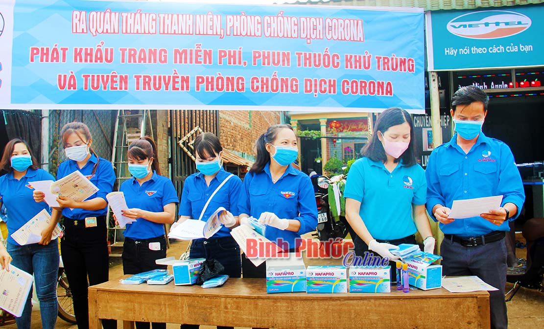 Thắm màu áo xanh tình nguyện