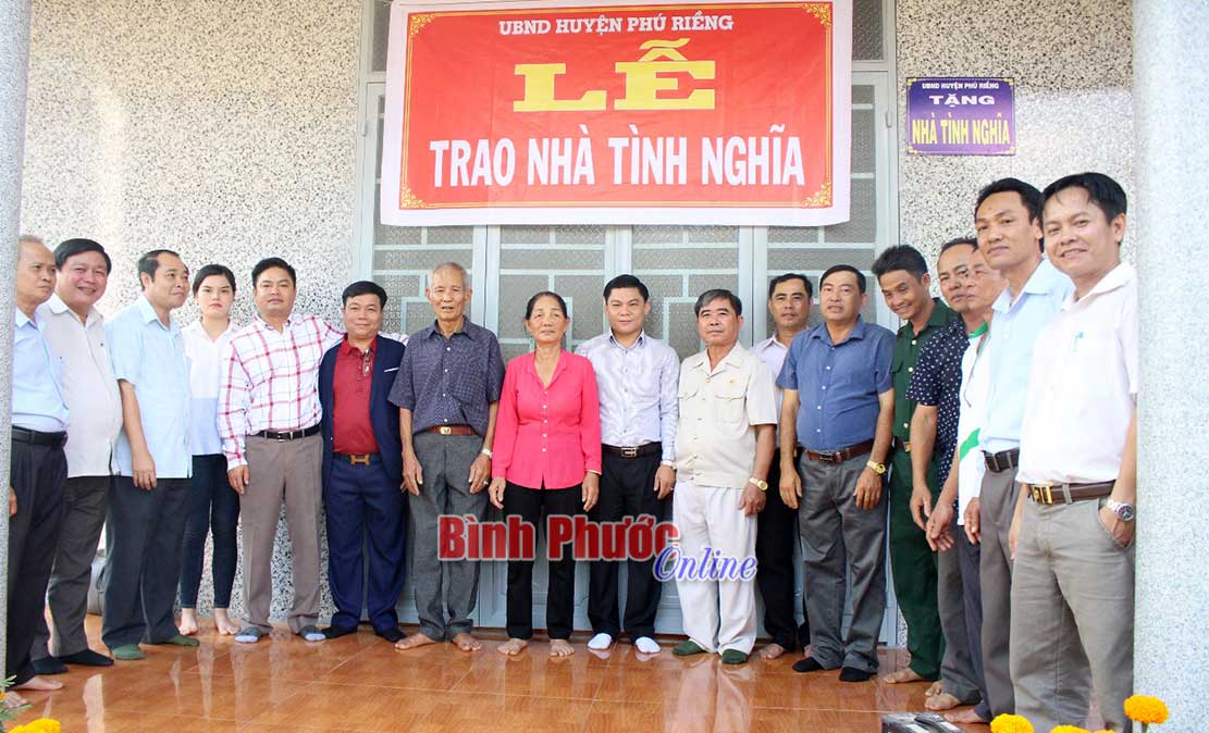 Trao nhà mới cho bệnh binh đón tết