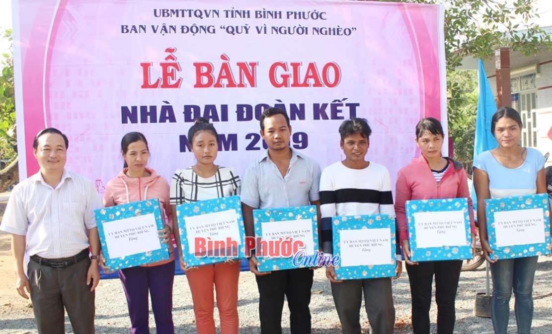 Bàn giao 9 nhà nghĩa tình đảng viên, đại đoàn kết