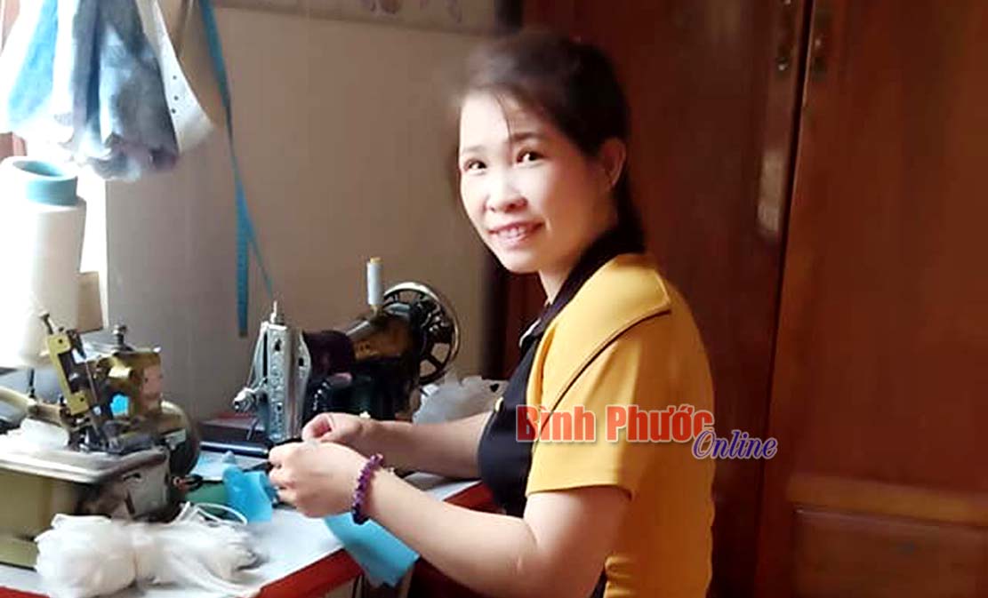 May khẩu trang tặng miễn phí phòng, chống dịch