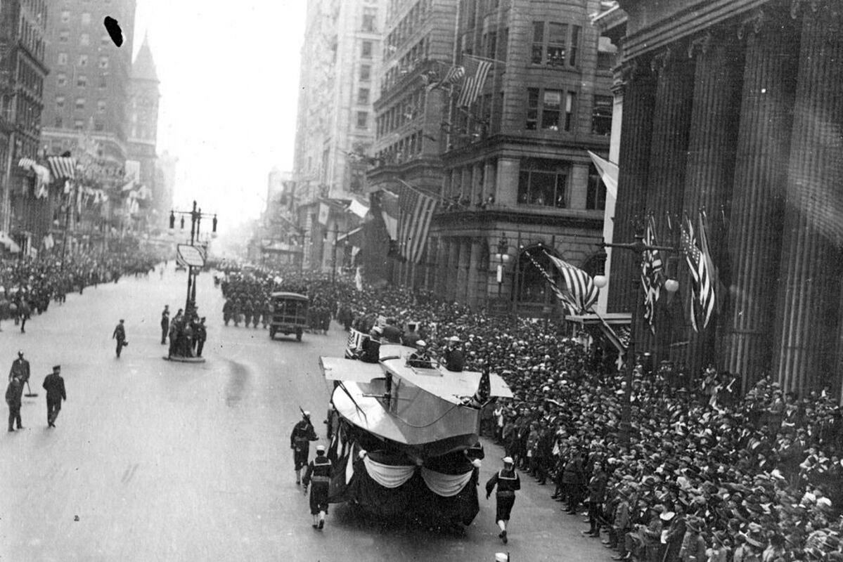 Buổi diễu hành tại thành phố Philadelphia, Mỹ ngày 28/9/1918. Ảnh: AP