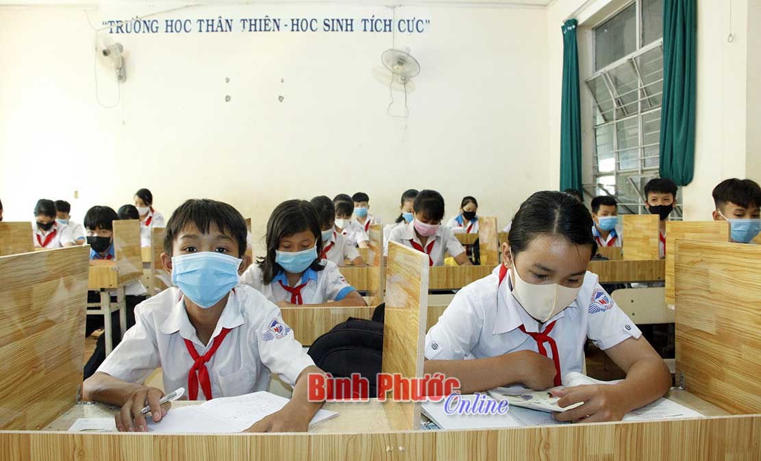 Dựng vách ngăn đảm bảo an toàn cho học sinh