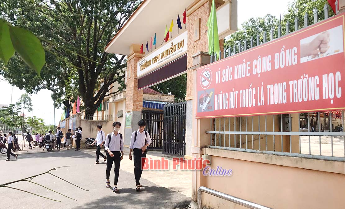 THPT Nguyễn Du xây dựng trường học không thuốc lá