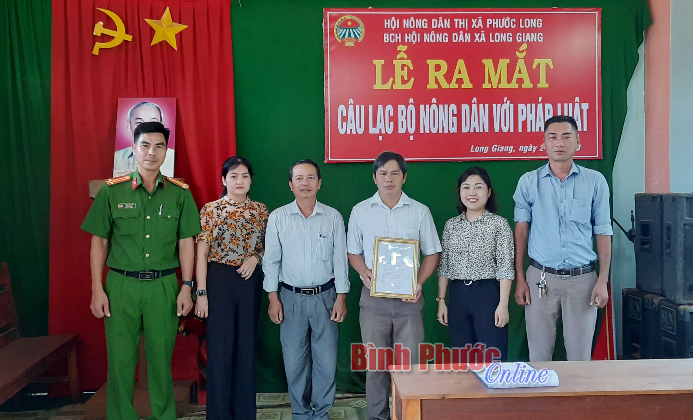 Ra mắt CLB nông dân với pháp luật xã Long Giang