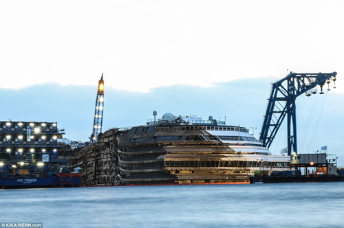 Chi ph&iacute; đ&oacute;ng t&agrave;u Costa Concordia v&agrave;o khoảng 570 triệu USD. Sau 6 năm kể từ ng&agrave;y hạ thủy, con t&agrave;u n&agrave;y đ&atilde; rơi v&agrave;o thảm kịch.