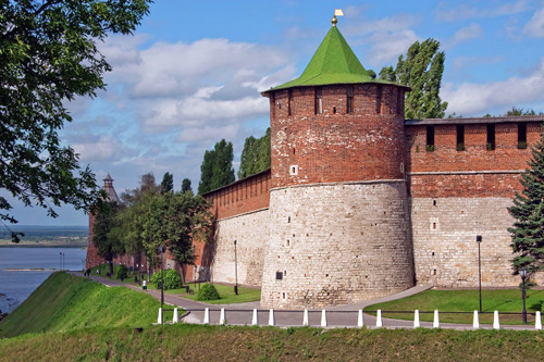 Th&agrave;nh phố Nizhny Novgorod tại miền trung nước Nga được h&igrave;nh th&agrave;nh năm 1221. Ban đầu n&oacute; được gia cố bằng c&aacute;c vật liệu gỗ nhưng sau đ&oacute; đ&atilde; được thay thế bằng đ&aacute;. Nơi đ&acirc;y từng l&agrave; địa điểm chiến lược trong cuộc chiến v&agrave;o thế kỷ 16 của Nga v&agrave; nơi n&agrave;y chưa bao giờ thất bại. Sau n&agrave;y Nizhny Novgorod được sử dụng l&agrave;m nơi đặt trụ sở của c&aacute;c cơ quan h&agrave;nh ch&iacute;nh.