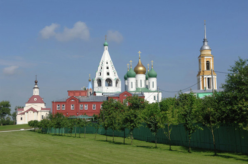 Điện Kremlin trong th&agrave;nh phố cổ Kolomna tại Moskva l&agrave; một trong những ph&aacute;o đ&agrave;i cổ vững chắc nhất tại thủ đ&ocirc; được x&acirc;y dựng từ 1525 đến 1531.