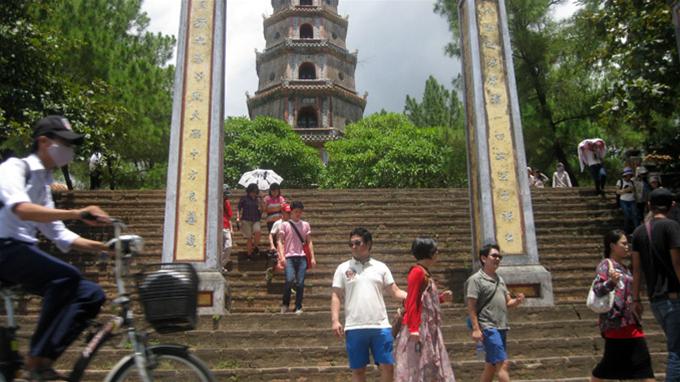 Chùa Thiên Mụ luôn là điểm đến của du khách khi thăm Huế