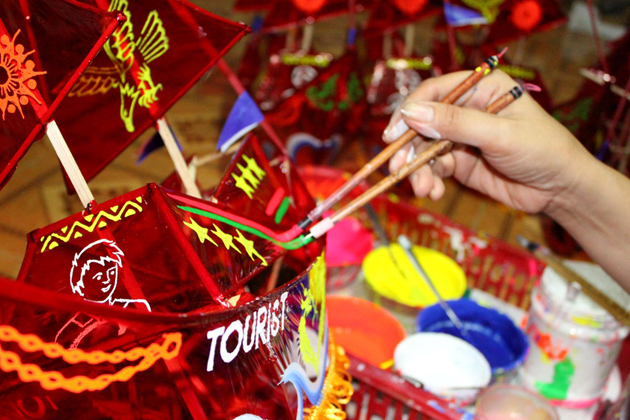 Vẽ trang tr&iacute; l&ecirc;n giấy b&oacute;ng k&iacute;nh sắc n&eacute;t v&agrave; mềm mại