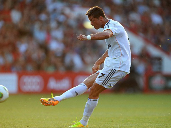 Ronaldo đã ghi một bàn từ chấm đá phạt trực tiếp ở trận giao hữu với Bournemouth
