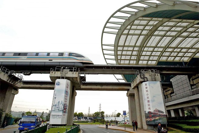 Tốc độ vận hành: 268 dặm/h (khoảng 431,5 km/h) Tốc độ kỷ lục: 311 dặm/h (khoảng 500,7 km/h) Năm bắt đầu vận hành: 2003  Hoạt động trên tuyến đường dài 19 dặm từ sân bay quốc tế Phố Đông ở Thượng Hải tới nhà ga Longyang thuộc hệ thống tàu điện ngầm của thành phố này, đoàn tàu thương mại nhanh nhất thế giới cũng là đoàn tàu đệm từ duy nhất có tên trong danh sách này. Tốc độ vận hành của đoàn tàu này nhanh hơn cả vận tốc của xe đua Công thức 1.