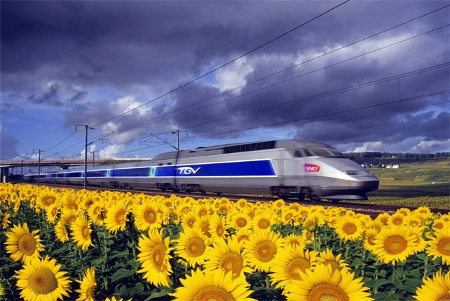 Tốc độ vận hành: 199 dặm/h (khoảng 320,4 km/h) Tốc độ kỷ lục: 357 dặm/h (khoảng 575 km/h) Năm bắt đầu vận hành: 2008  Là một trong những quốc gia đầu tiên trên thế giới có tàu cao tốc, Pháp đưa vào vận hành đoàn tàu mang tính cách mạng TGV vào năm 1981. Kể từ đó, tàu TGV liên tục được nâng cấp qua các thế hệ, gần đây nhất là đoàn tàu TGV POS.