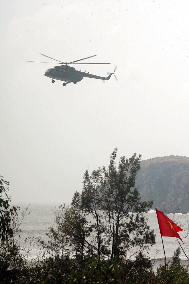 Tại Vũng Chùa có bãi đáp cho trực thăng, thuận tiện cho việc thị sát và bảo vệ
