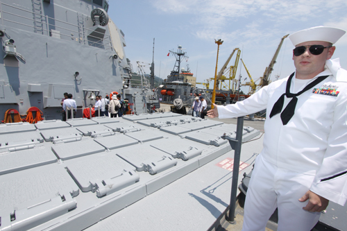 TÀU USS CHUNG HOON - ẢNH NGUYỄN TÚ