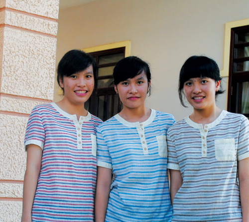 Ba chị em sinh 3 Châu Thanh - Đan Thanh - Bảo Thanh (từ trái sang) - d