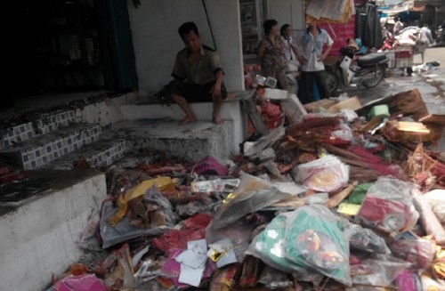 Cháy cửa hàng vàng mã, cả khu chợ náo loạn