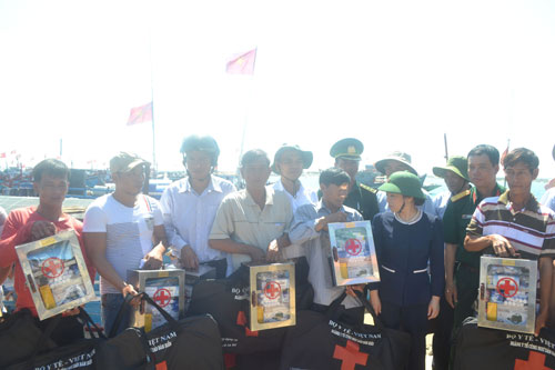 Bộ Y tế phát động chương trình “Ngành y tế cùng ngư dân bám biển” 5