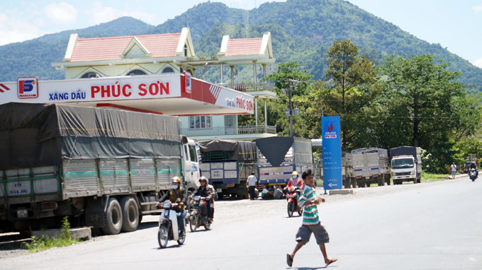 “Vỡ” trạm cân Đạ Huoai, hơn 400 xe quá tải tháo chạy