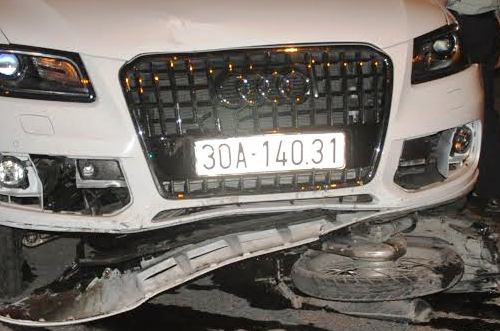 &Ocirc; t&ocirc; đi&ecirc;n g&acirc;y tai nạn li&ecirc;n ho&agrave;n tr&ecirc;n qu&atilde;ng đường gần 10 km