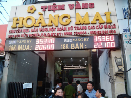 Đổi 100 USD cho khách, tiệm vàng bị niêm phong 559 lượng vàng