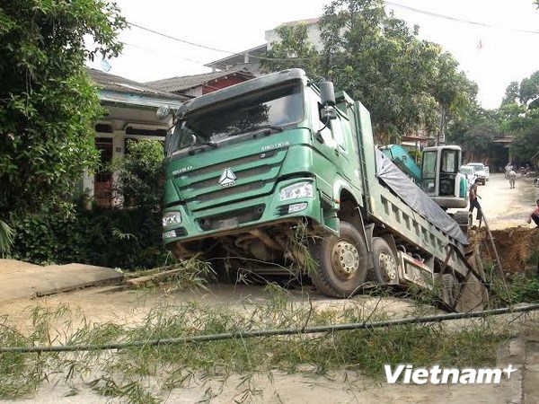 Sập cầu ở Yên Bái do xe ôtô quá tải cố tình chạy qua