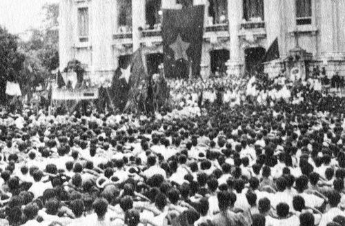 Quang cảnh cuộc biểu t&igrave;nh ng&agrave;y 19.8.1945 