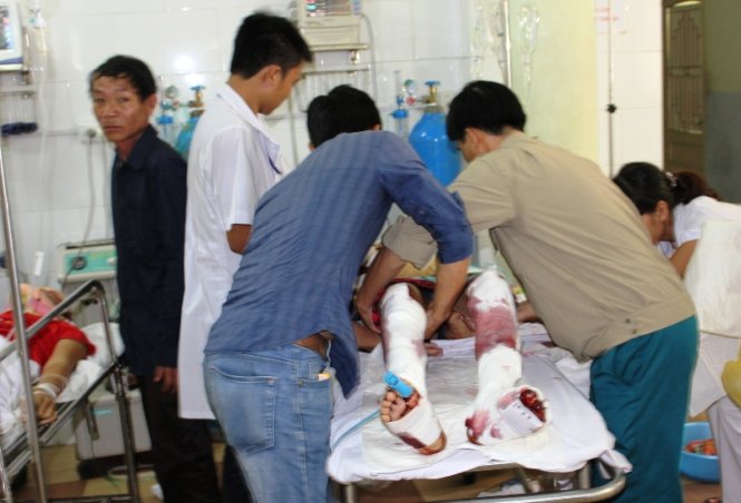 Các nạn nhân bị thương đang được cấp cứu tại bệnh viện Hữu nghị Đa khoa Nghệ An - Ảnh: Cảnh Phúc