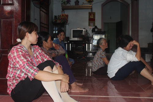 Vụ bồn nước sập đ&egrave; chết hai học sinh: Con gặp nạn khi cha mẹ vẫn c&ograve;n lao động ở L&agrave;o 4