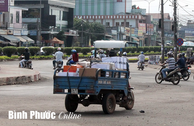 Cấm xe ba gác tự chế: Liệu có đánh trống bỏ dùi?