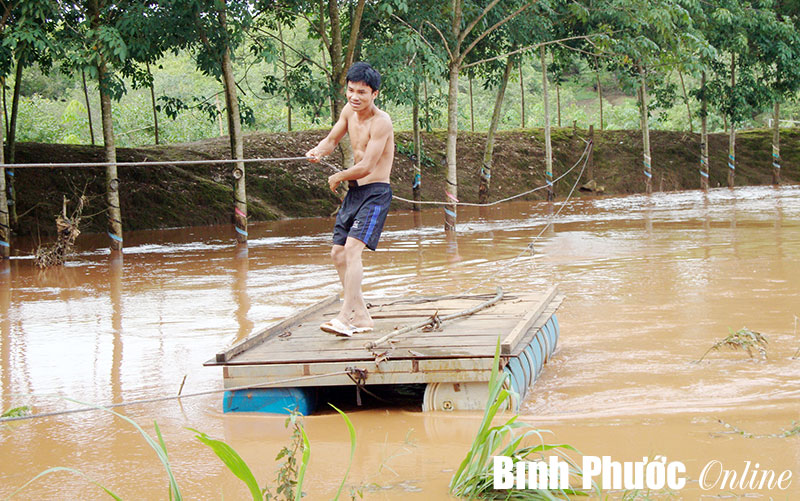 Cầu suối Nung bị “tê liệt”