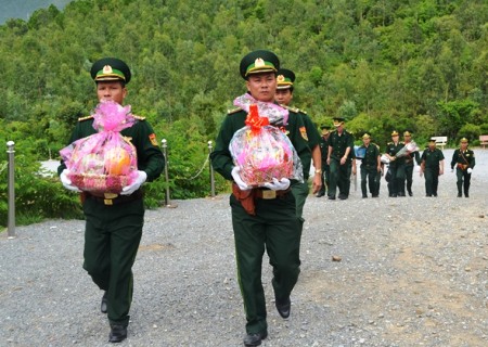 Bộ Chỉ huy BĐBP tỉnh Quảng Bình dâng lễ cúng 1 năm ngày mất của Đại tướng