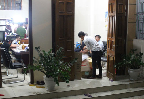 Vụ &ldquo;gom&rdquo; gần 3000 sổ đỏ để chạy dự &aacute;n trồng rừng: Bắt giam 1 người 2