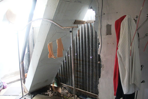 Thi công công trình khiến nhiều nhà dân nứt toác, đổ tường 2