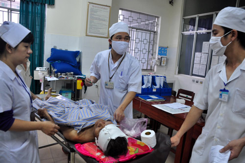 Công nhân được cấp cứu tại bệnh viện