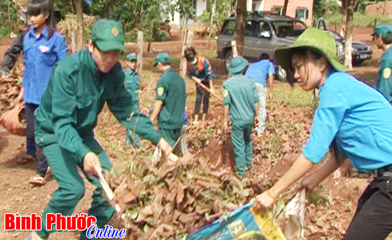 200 chiến sĩ làm vệ sinh và sửa đường