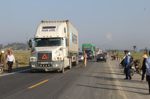 Vụ tai nạn làm giao thông ách tắc hơn 1km
