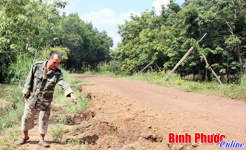 Khuất tất làm đường, không rõ ràng thu tiền ủng hộ