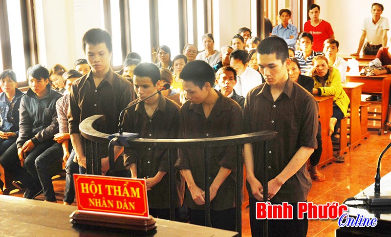 Giết người, nhóm thanh niên Bù Đăng lãnh 52 năm tù