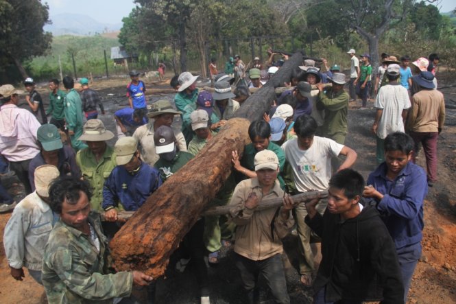 Gia Lai: Lửa thiêu rụi nhiều nhà ở làng Bana trăm tuổi