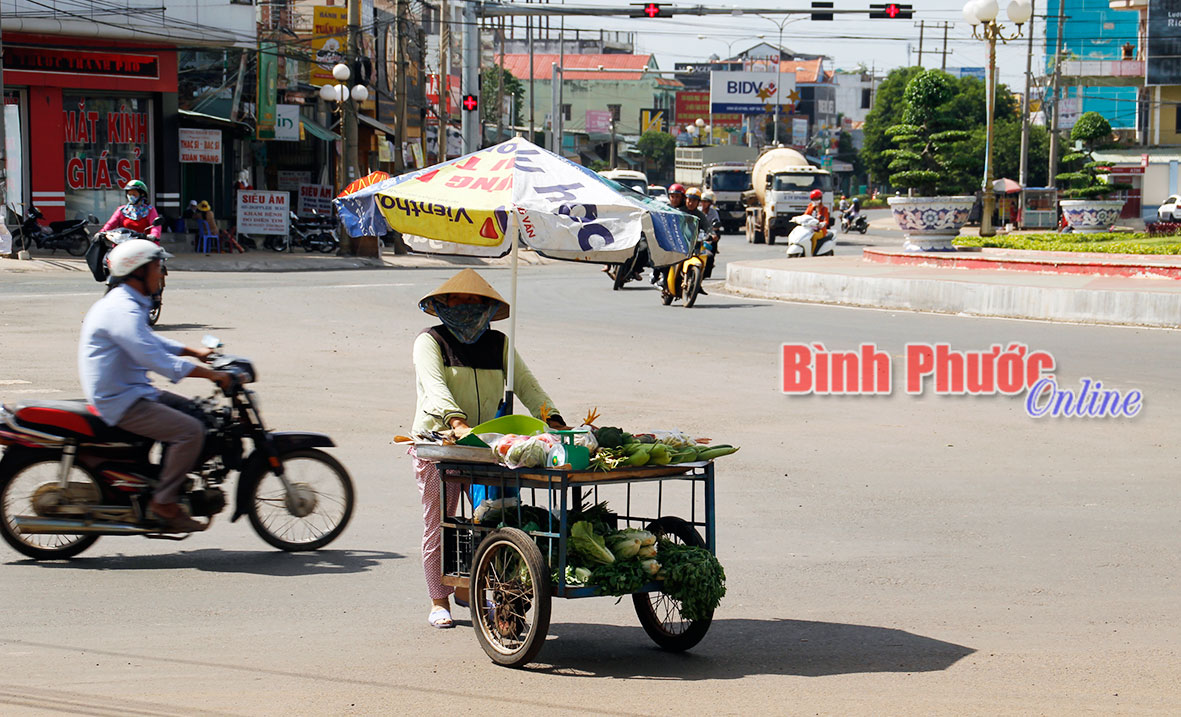 Nỗi niềm những gánh hàng rong