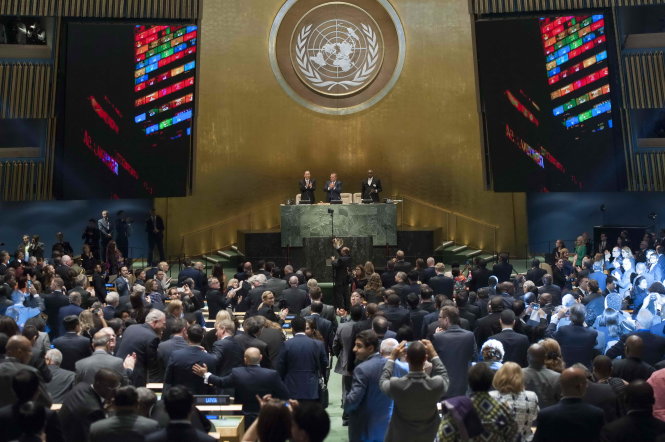 Hội trường phi&ecirc;n họp Hội nghị thượng đỉnh Li&ecirc;n Hợp Quốc sau khi th&ocirc;ng qua chương tr&igrave;nh nghị sự sau năm 2015