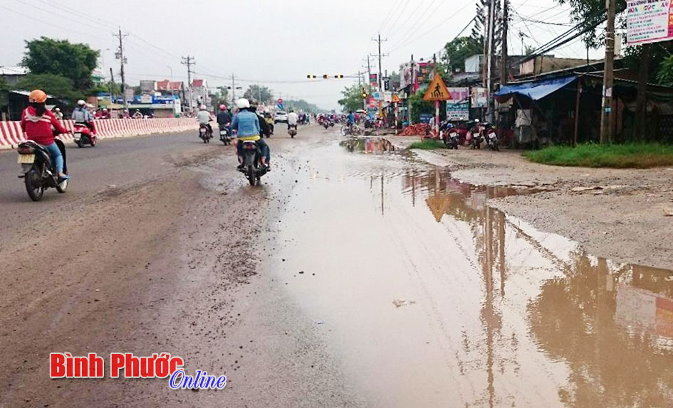 Minh Hưng khổ vì mặt lộ biến thành “sông”