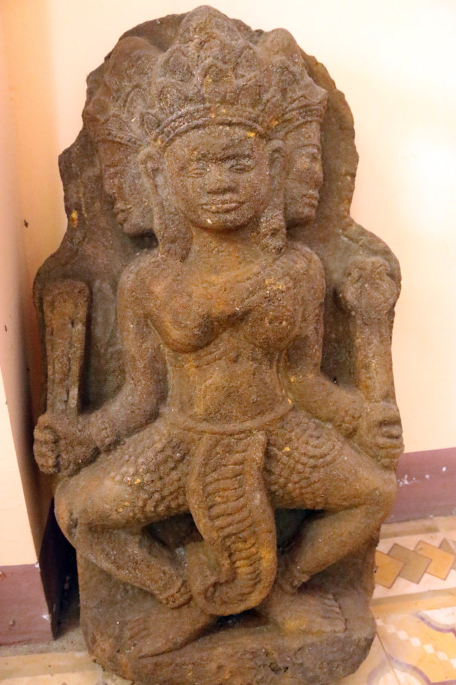 Phù điêu lưu kho Bảo tàng Quảng Trị chụp ngày 14-7-2015 - Ảnh: THÁI LỘC