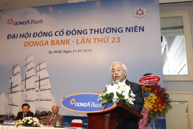 Ng&agrave;y 21-7, &ocirc;ng Trần Phương B&igrave;nh, Ph&oacute; Chủ tịch HĐQT ki&ecirc;m Tổng gi&aacute;m đốc Đ&ocirc;ng &Aacute; Bank, đ&atilde; xin lỗi to&agrave;n bộ cổ đ&ocirc;ng về việc c&aacute;c chỉ ti&ecirc;u kinh doanh trong năm 2014 kh&ocirc;ng đạt được như kế hoạch đề ra - A.H.