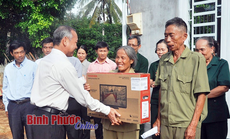 Tặng nhà tình nghĩa cho cựu thanh niên xung phong