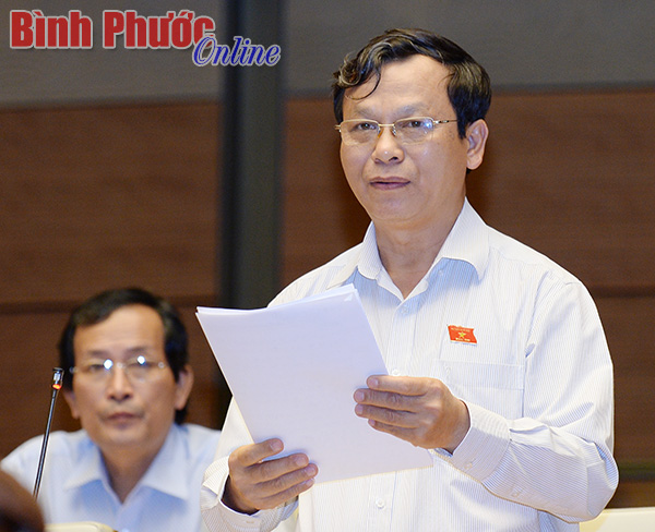 Đại biểu Bùi Mạnh Hùng phát biểu tại Hội trường Diên Hồng ngày 16-11
