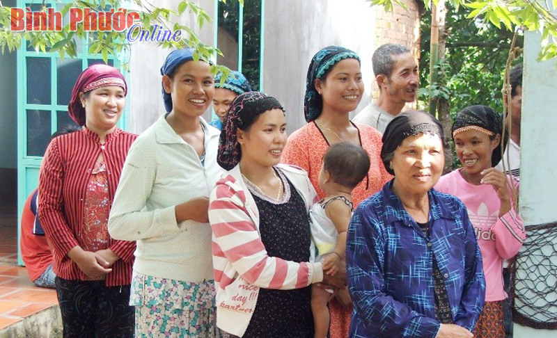 Đồng b&agrave;o Chăm ở ấp T&acirc;n Ph&uacute;, x&atilde; Thuận Ph&uacute;, huyện Đồng Ph&uacute; được quan t&acirc;m hỗ trợ x&acirc;y nh&agrave;, k&eacute;o điện ổn định cuộc sống