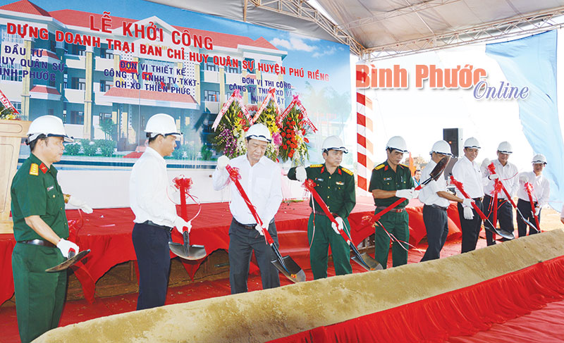  Lãnh đạo Bộ chỉ huy Quân sự tỉnh, huyện Phú Riềng và đơn vị thi công động thổ khởi công xây dựng công trình